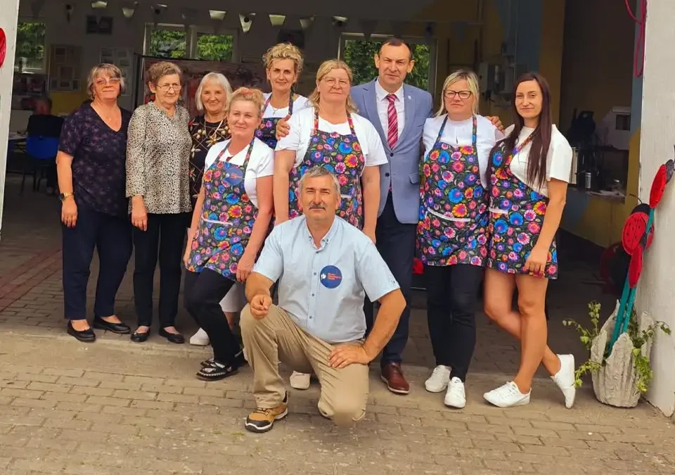 Twórcze warsztaty w OSP Zwierzynek: świeczniki z naturalnych traw