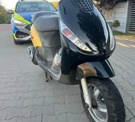 Pijany 67-latek na motorowerze zderzył się z autem. Miał prawie trzy promile