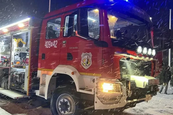 Zderzenie dwóch pojazdów pod Strzelcami Krajeńskimi – osoby zakleszczone w kabinie