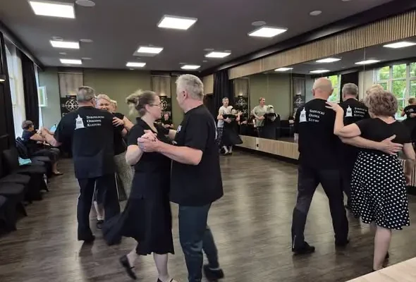 Zespół Tańca Ludowego Krajna ćwiczy nad Bałtykiem