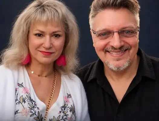 „Carmen” Marioli Kantor-Wójcik – recenzja wiersza o cieple w listopadową noc