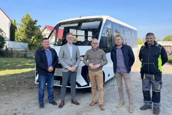 Nowy niskoemisyjny autobus dotarł do Gminy Dobiegniew