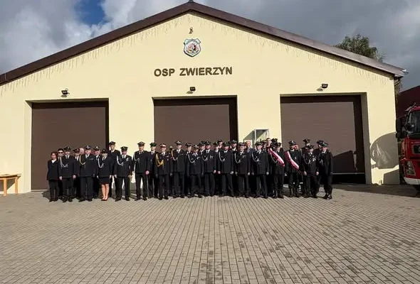 Nowy podnośnik hydrauliczny Volvo dla strażaków ochotników z gminy Zwierzyn