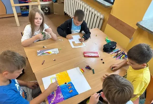 Kreatywna lekcja w klasie 3: gry, konstrukcje i sztuka na świeżym powietrzu