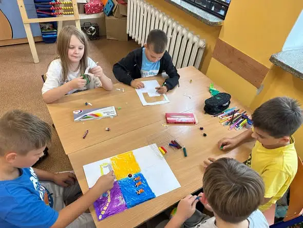 Kreatywna lekcja w klasie 3: gry, konstrukcje i sztuka na świeżym powietrzu