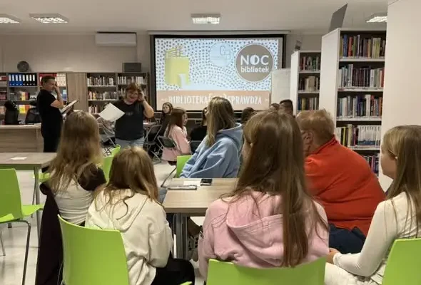 Noc Bibliotek 2026: turniej o dezinformacji i wspólny seans filmowy