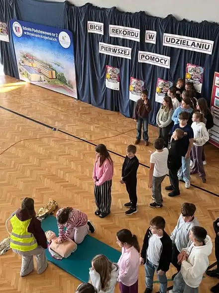 255 uczniów ze Strzelec Krajeńskich biło rekord w pierwszej pomocy