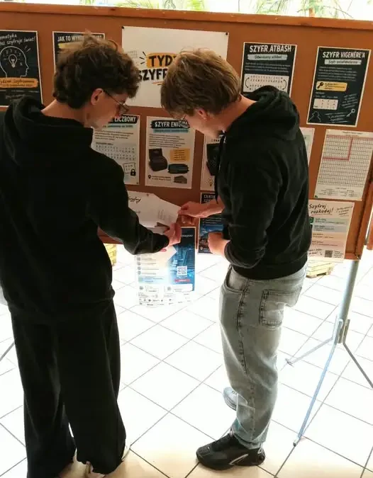 Tydzień Szyfrowania w ZSDrezdenko – uczniowie łamią kody i rozwiązują zagadki