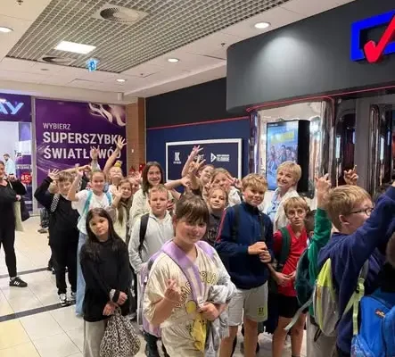 Dzień Chłopaka w kinie – klasy 4a i 4b zintegrowały się podczas wyjazdu