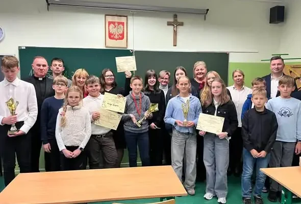 Uczennice z Drezdenka na podium XIX Konkursu Wiedzy o Janie Pawle II